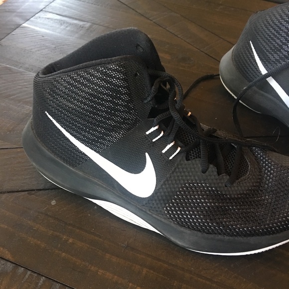 Nike basketball shoes barely worn one season! - Picture 3 of 4